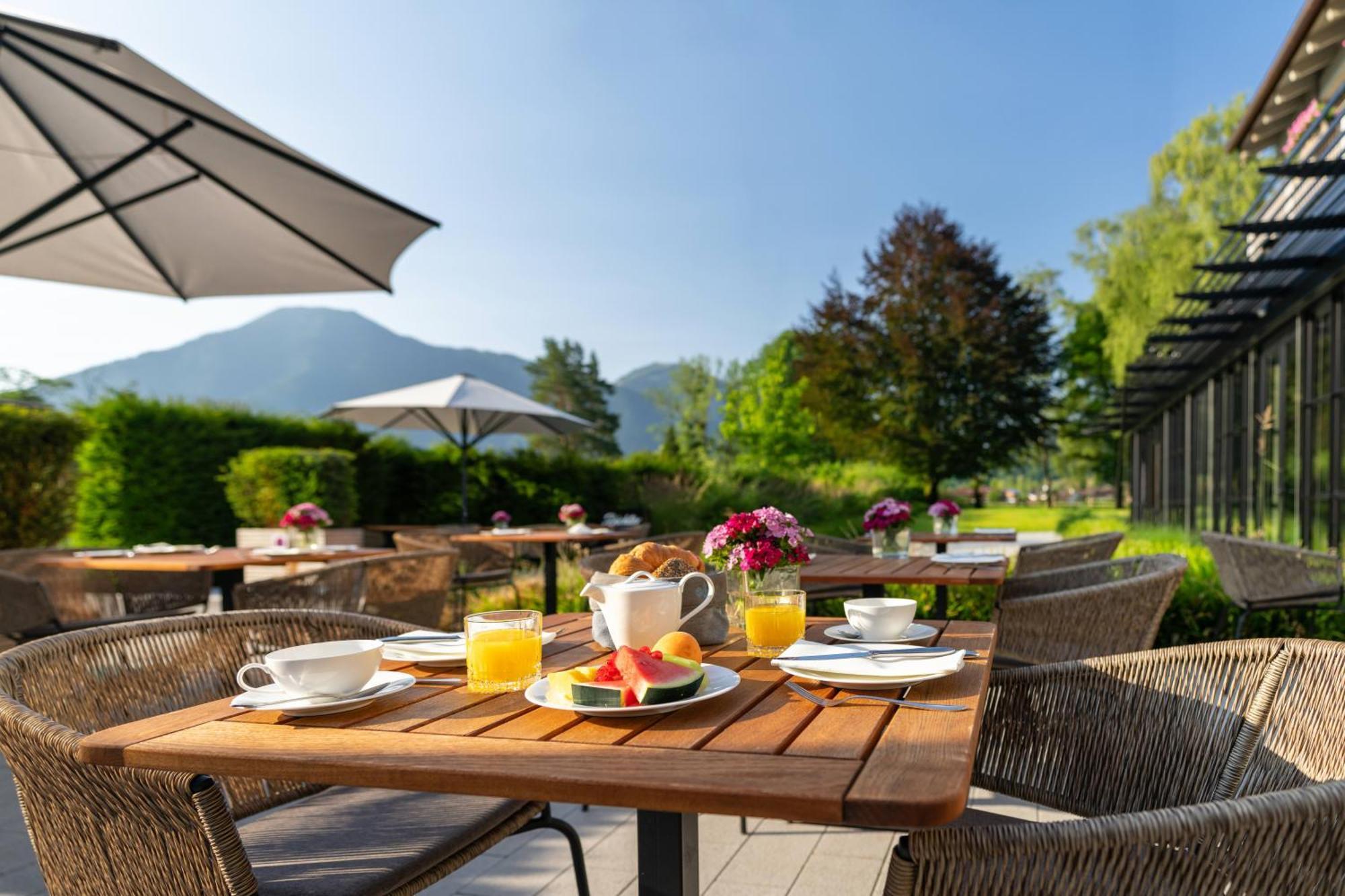 Parkhotel Egerner Hoefe Rotta Buitenkant foto
